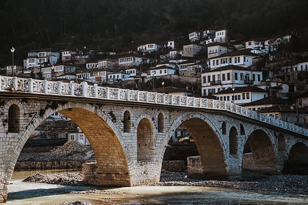 This image captures the historic stone bridge in Berat, Albania, with the town’s iconic white Ottoman-era houses climbing the hillside in the background. It highlights Thomas & Regina’s exploration of Albania’s rich cultural heritage during their vanlife journey with @edelweiss.on.the.road.